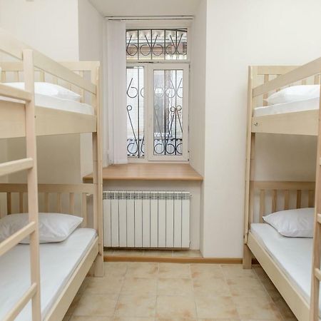 Globus Lipki Hostel Kiew Exterior foto
