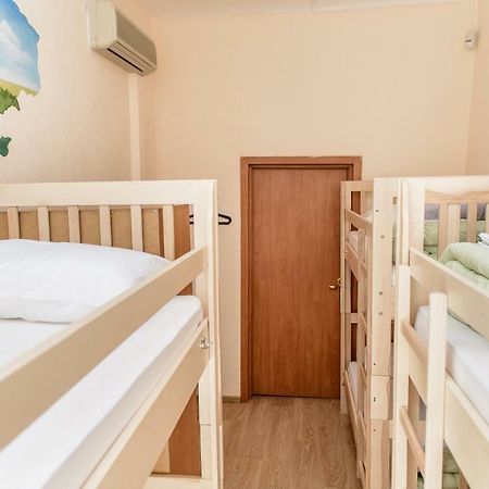 Globus Lipki Hostel Kiew Exterior foto