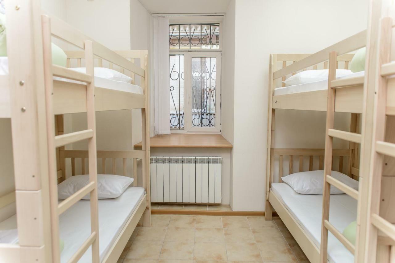 Globus Lipki Hostel Kiew Exterior foto