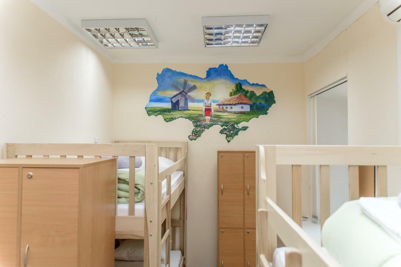 Globus Lipki Hostel Kiew Exterior foto