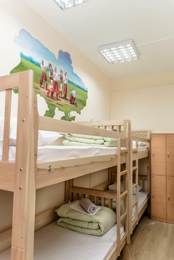 Globus Lipki Hostel Kiew Exterior foto
