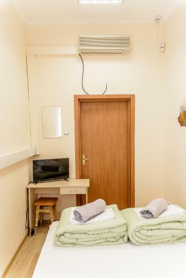 Globus Lipki Hostel Kiew Exterior foto