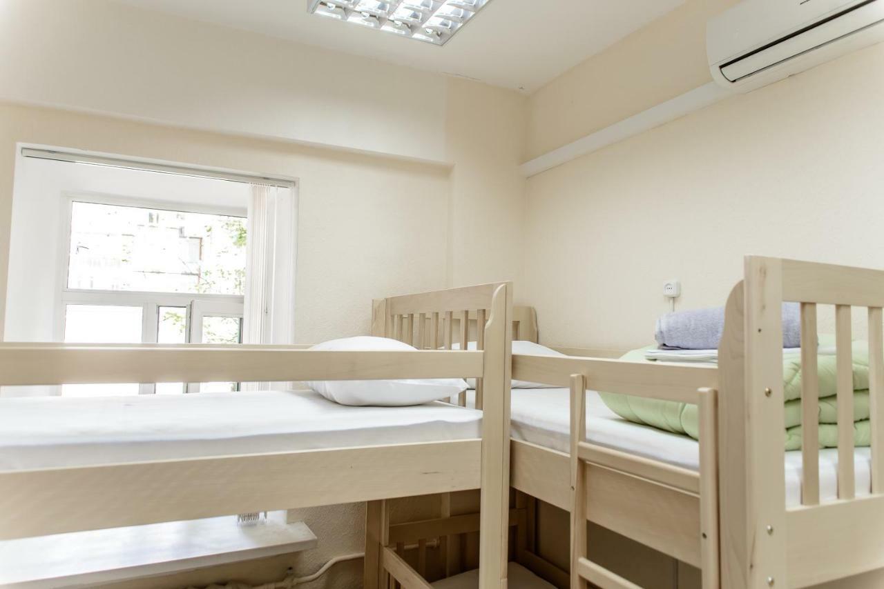 Globus Lipki Hostel Kiew Exterior foto