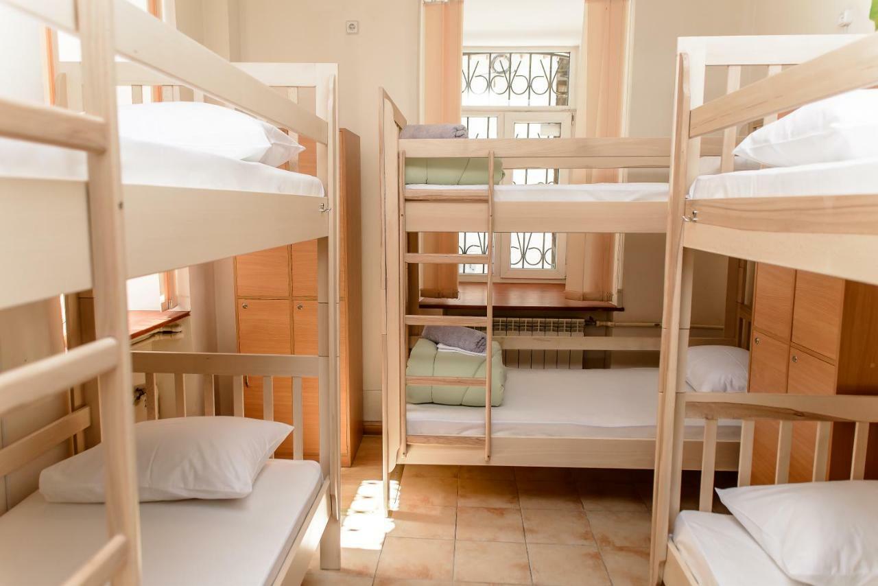 Globus Lipki Hostel Kiew Exterior foto