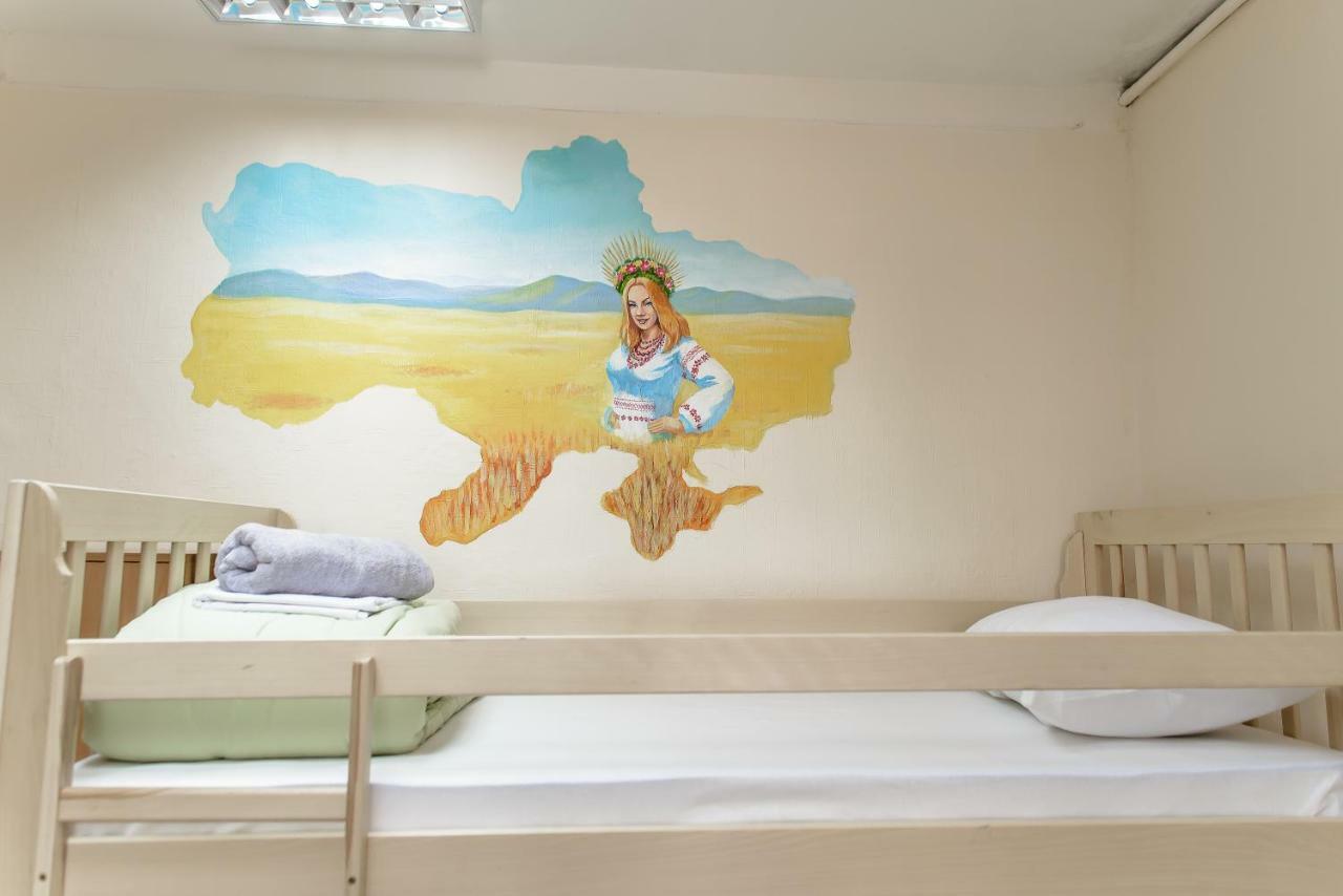 Globus Lipki Hostel Kiew Exterior foto